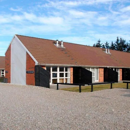 Lxxxii Holiday home *